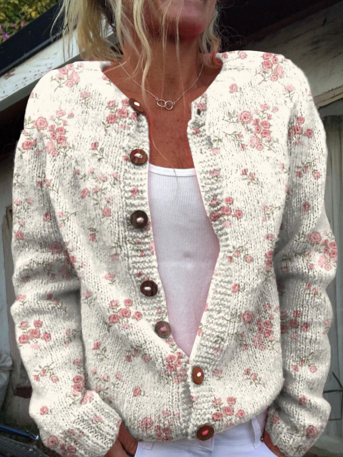 Jacqueline | Chaleco con estampado de capullos de rosa y botones