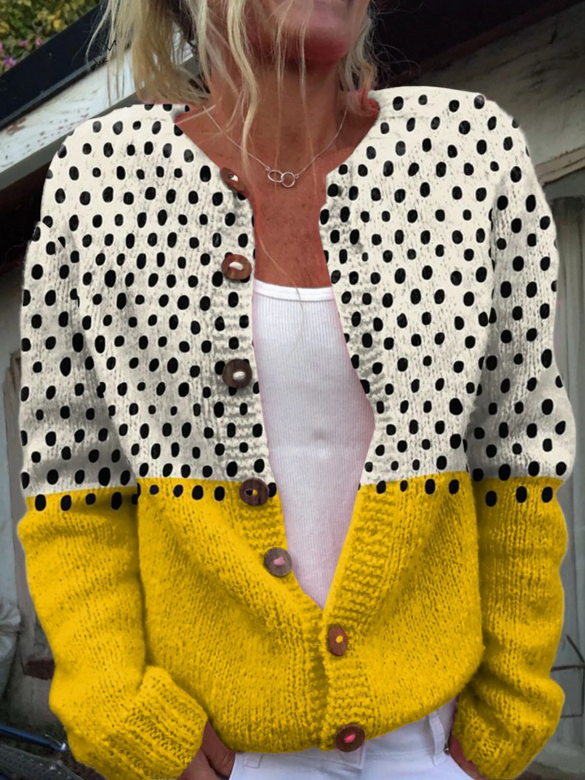Monica | Chaleco amarillo con estampado de lunares y botones