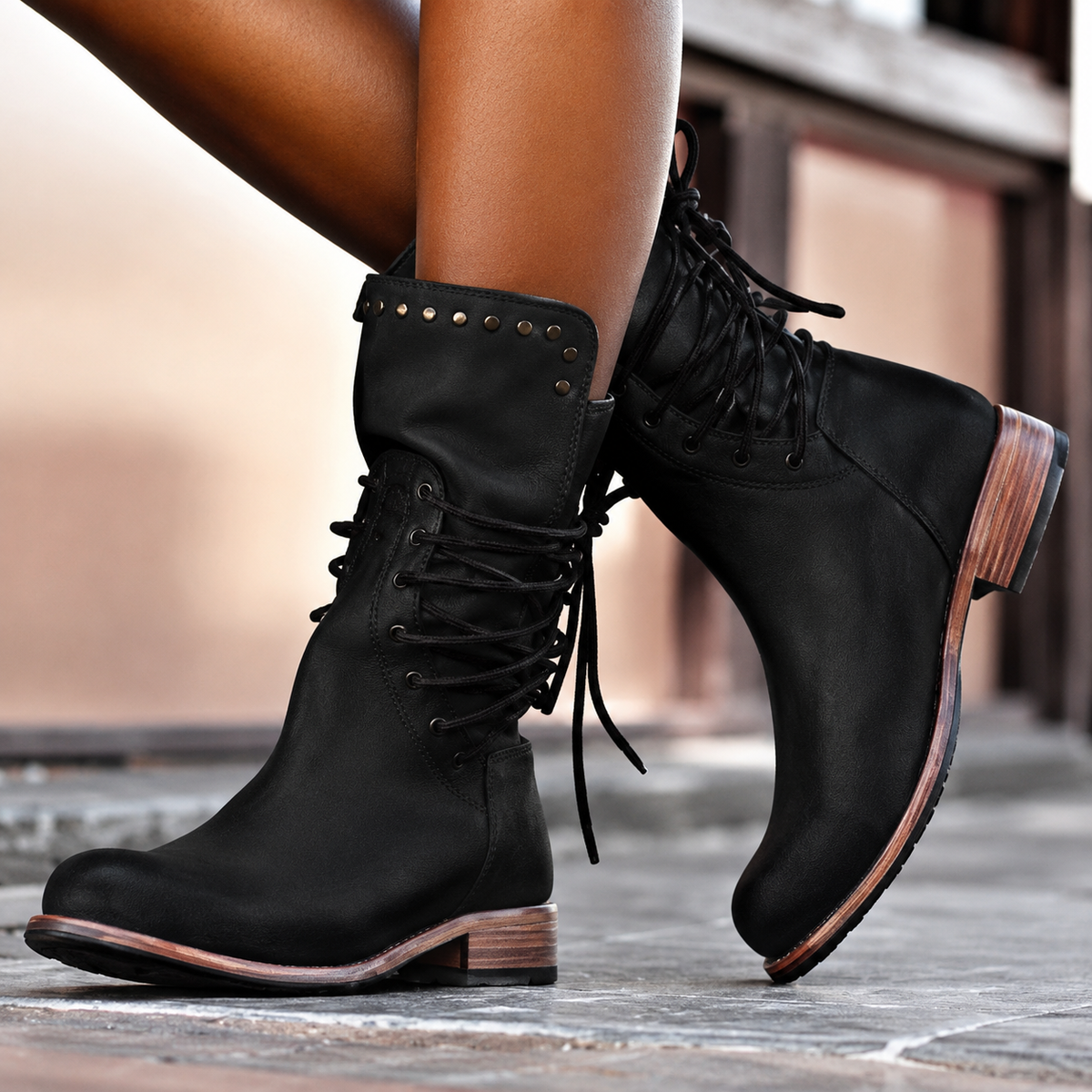 Zoe | Botines de moto con cordones cruzados y forro polar