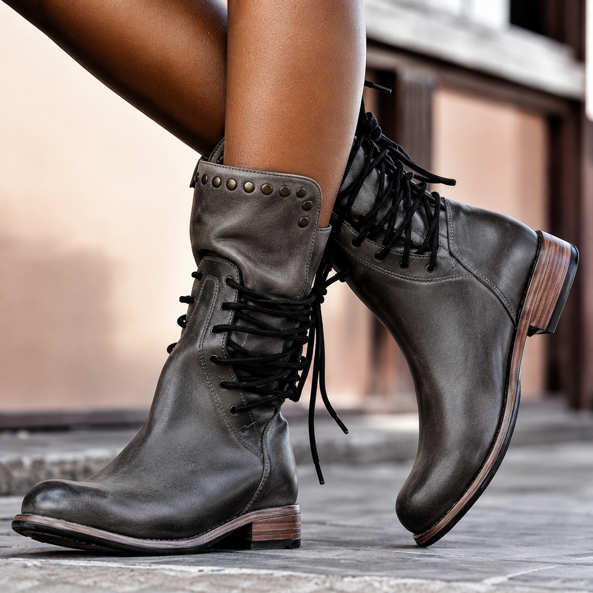 Zoe | Botines de moto con cordones cruzados y forro polar