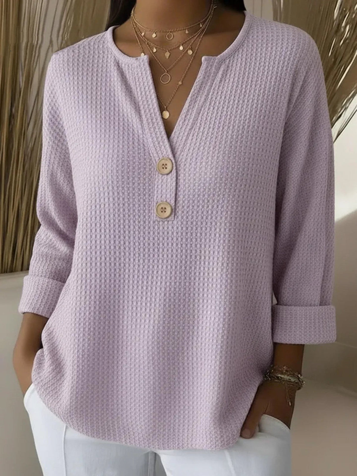 Lucia | Camiseta Henley con relieve y botones