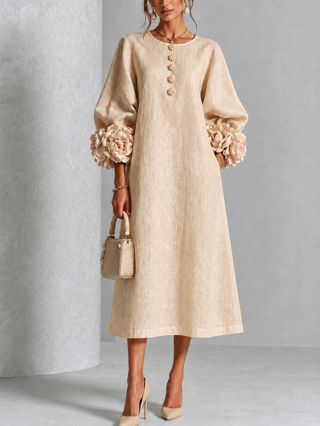 Vestido midi beige con estampado floral, botones y mangas con motivos florales extravagantes