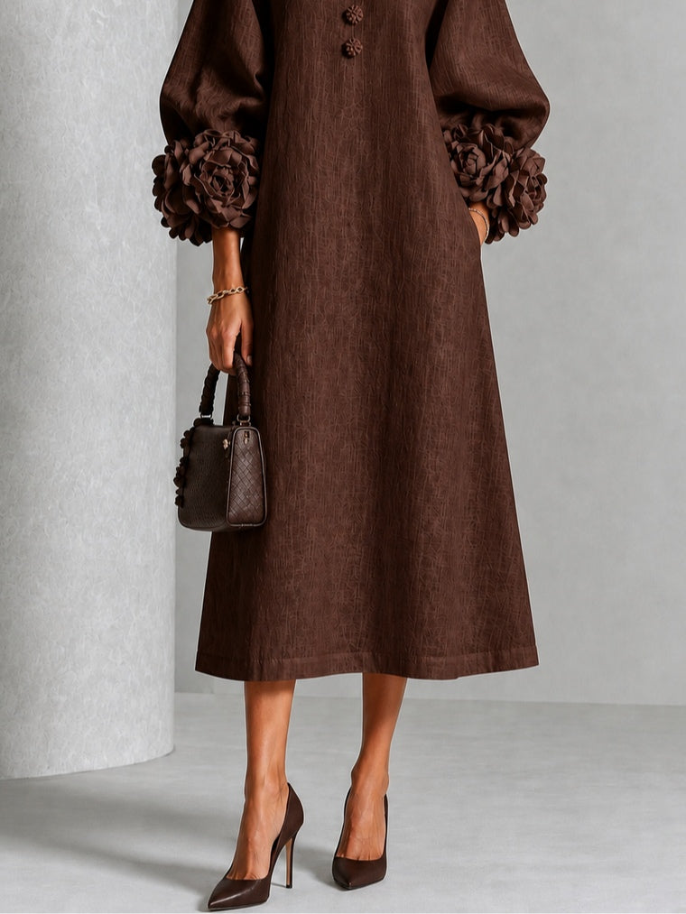 Vestido midi marrón con botones con motivos florales y mangas con motivos florales extravagantes