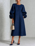 Vestido midi azul marino con botones con motivos florales y mangas con extravagantes motivos florales