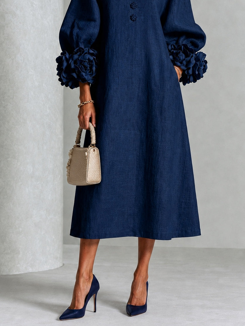 Vestido midi azul marino con botones con motivos florales y mangas con extravagantes motivos florales