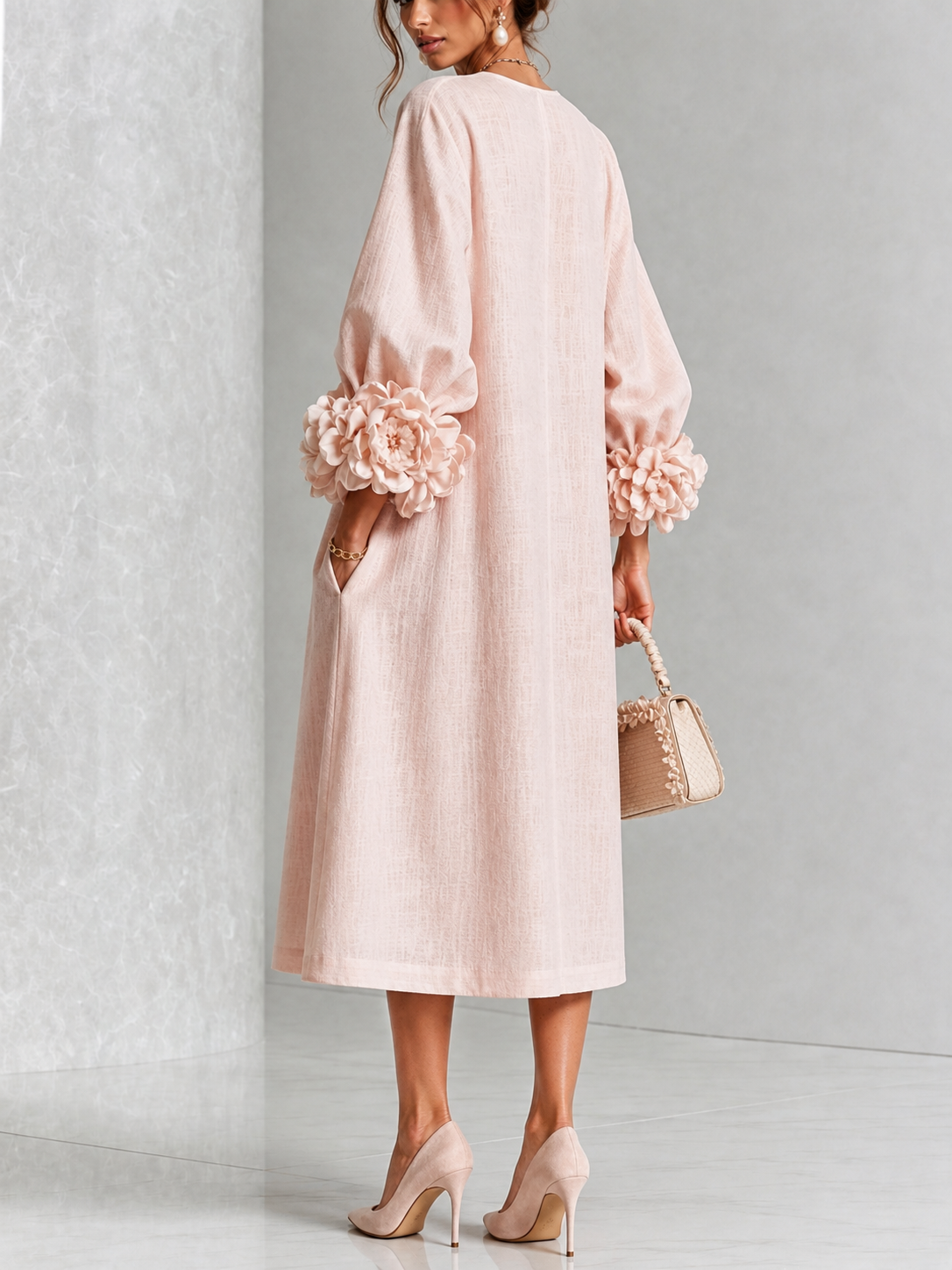 Vestido midi rosa con botones con motivos florales y mangas con motivos florales extravagantes