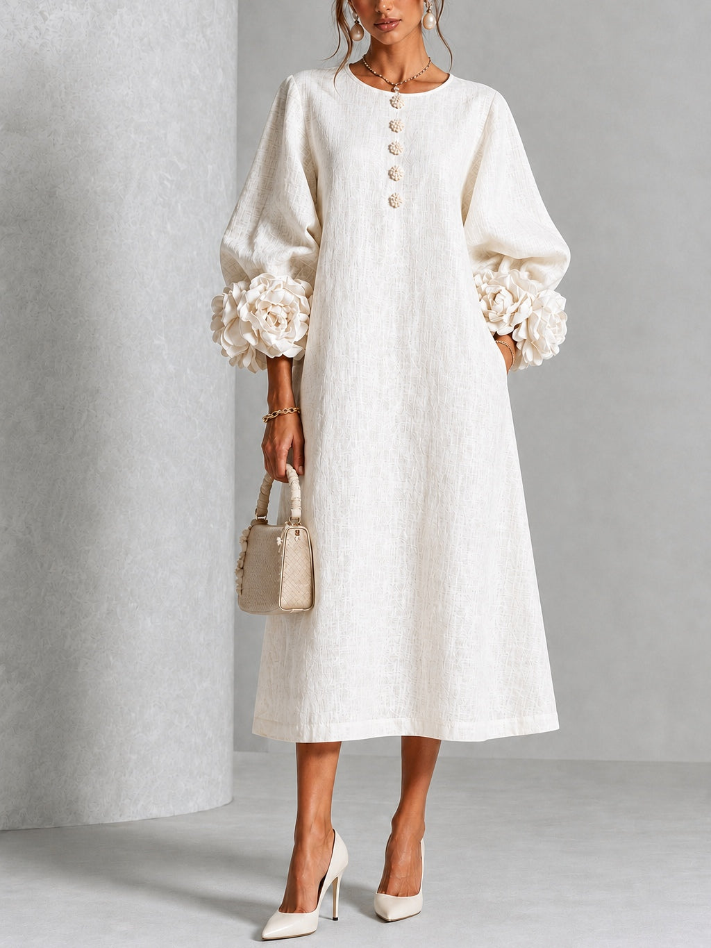Vestido midi blanco con botones con motivos florales y mangas decoradas