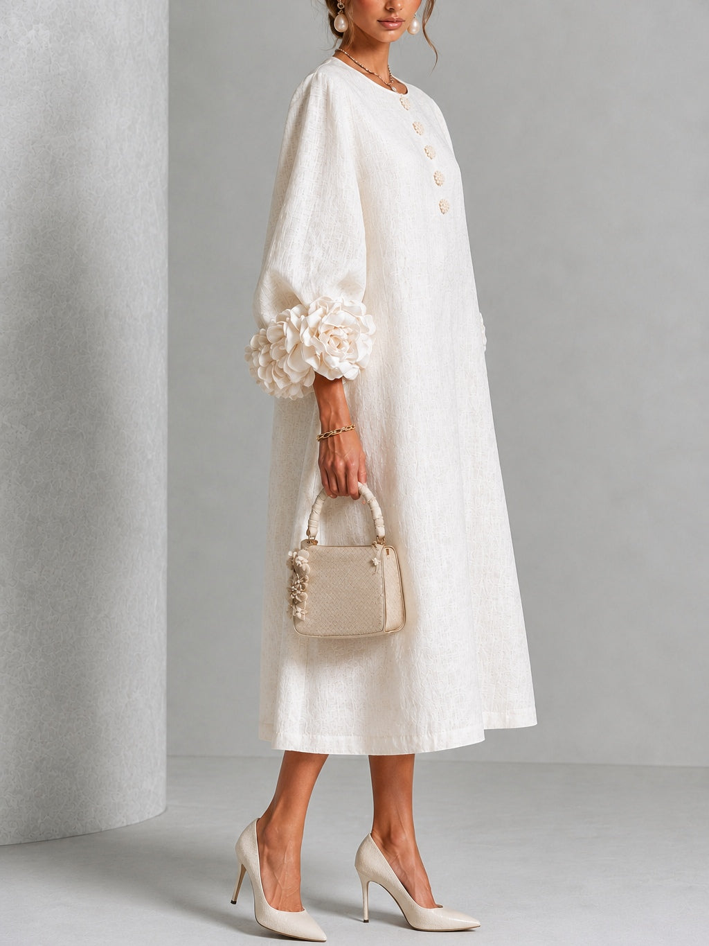 Vestido midi blanco con botones con motivos florales y mangas decoradas