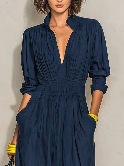 Dana | Vestido largo plisado azul marino con escote en V