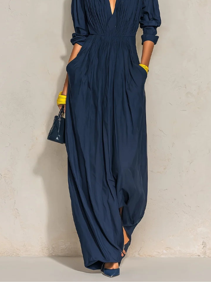 Dana | Vestido largo plisado azul marino con escote en V