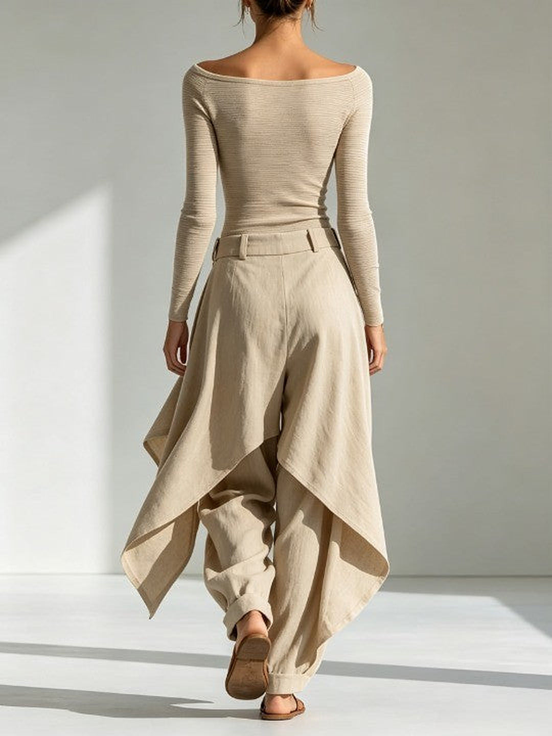 Carmen | Conjunto de top con cuello barco y pantalón en capas, beige