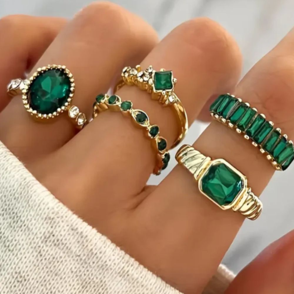 Conjunto de anillos Zarina de oro con esmeraldas exquisitas