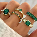Conjunto de anillos Zarina de oro con esmeraldas exquisitas