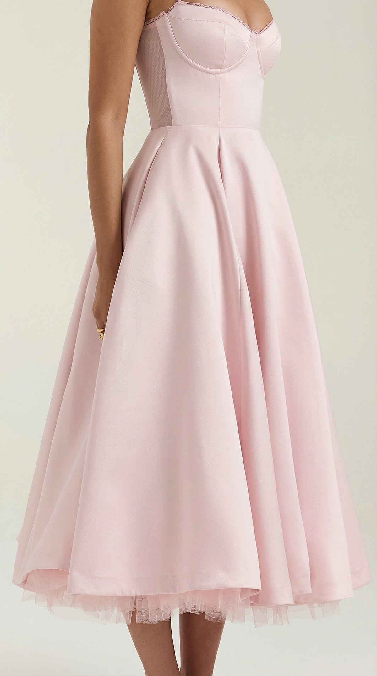 Vestido de tul y midi de Isold
