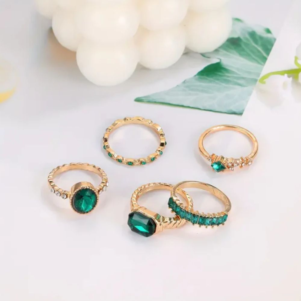 Conjunto de anillos Zarina de oro con esmeraldas exquisitas